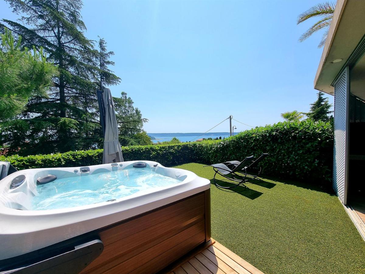 Privatni jacuzzi na terasi s pogledom na Jadransko morje
