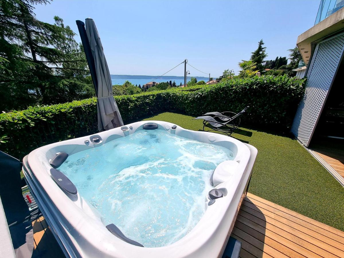 Penasti jacuzzi s pogledom na Jadran